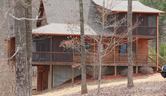 Beautiful Custom Cabin on almost 2 acres with lots of privacy