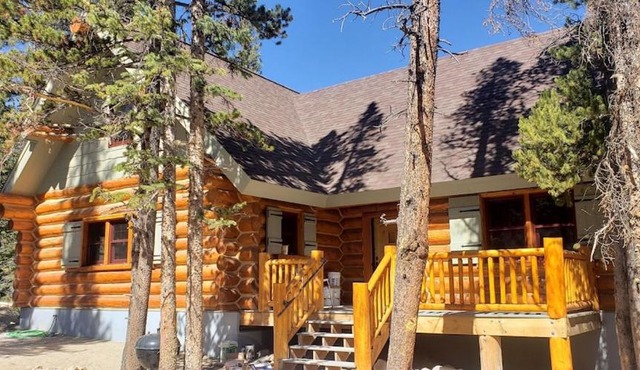 Beautiful Custom Full Log Home with Luxury Details and Hot Tub - Grandpa's Cabin
