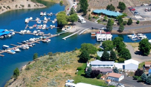 Beautiful Custom Home at Lake Roosevelt 2 Private Acres! Awesome Views! 12+