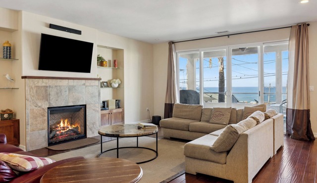 Beautiful Custom home, great ocean views! Pets Allowed!