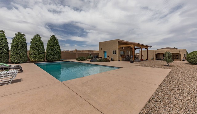 Beautiful Custom Quiet Poolside Casita