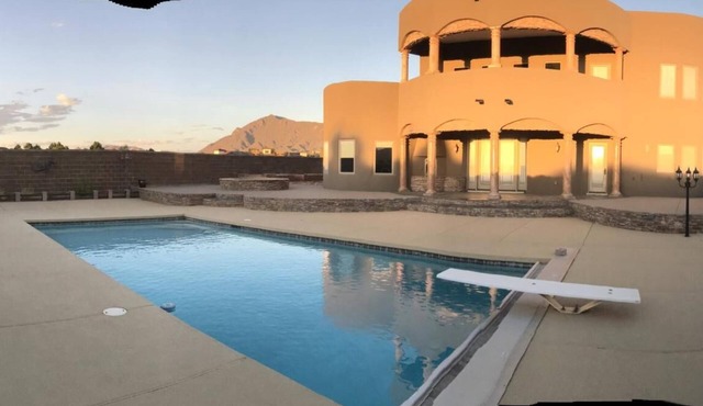 Beautiful Custom Tuscan 3,000 Sq/ft Home W/Pool
