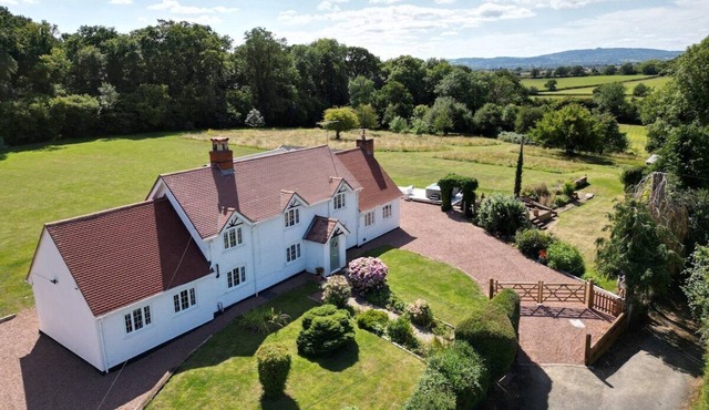 Beautiful Danford House & Lodge with Hot Tub