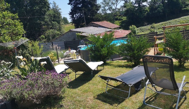 Beautiful detached 2 bedroom farmhouse