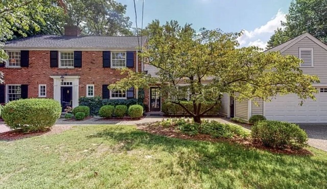 Beautiful Derby, PGA, and Holiday Large Louisville home!