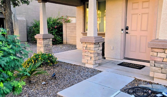 Beautiful Desert Oasis in a golfing community with access to parks and pools
