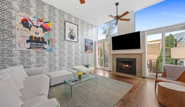 Beautiful Designer Townhome ~ Amazing Location! River West - 4-Bedroom/Unit 1