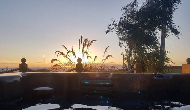 Beautiful detached king-sized bed Ayrshire