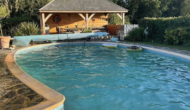 Beautiful detached early Georgian country house, pool & 2 bedroom cottage.