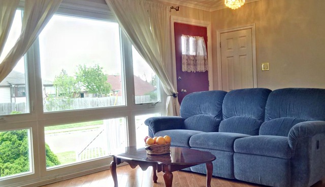Beautiful Detached Clean and Spacious 6 Bedroom House – Toronto