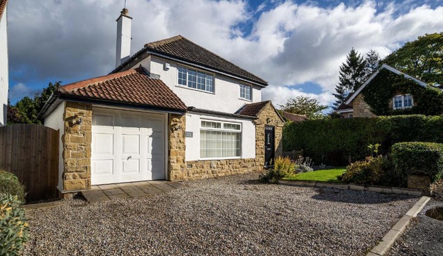 Beautiful detached home in quaint village setting