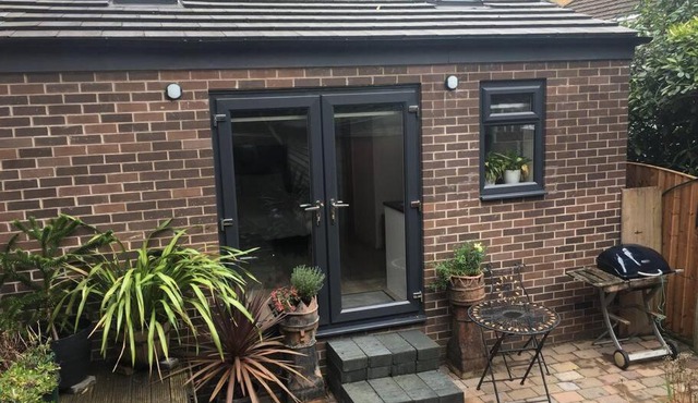 Beautiful detached private annex in great location