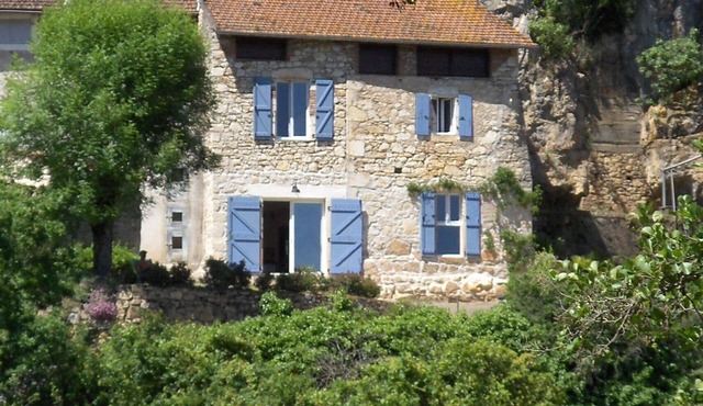 Beautiful detached Quercy house facing the beach at Saint Cirq Lapopie