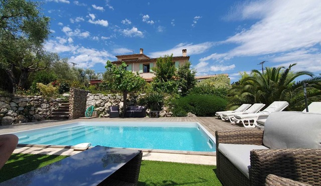 Beautiful detached villa with private heated pool near Vence