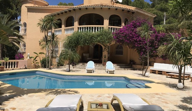 Beautiful detached villa with pool on the Montgo
