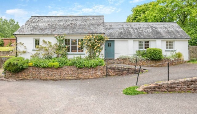 Beautiful Devon Cottage near Exeter with easy access to the moors & coast