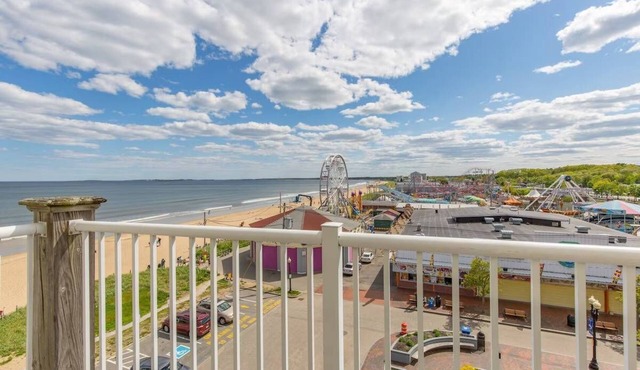 Beautiful Direct Ocean Front 2 bedroom w/private balcony