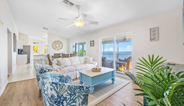Beautiful Direct Riverfront Paradise Home