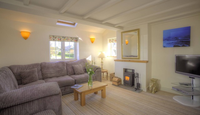 Beautiful dog friendly holiday home for 6 near a sandy beach and Padstow.