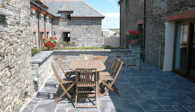 Beautiful dog friendly barn conversion for 6 near a sandy beach and Padstow