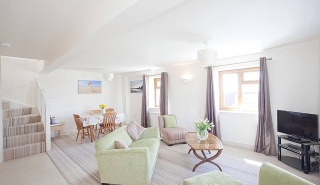 Beautiful dog friendly barn conversion for 4 near sandy beach and Padstow