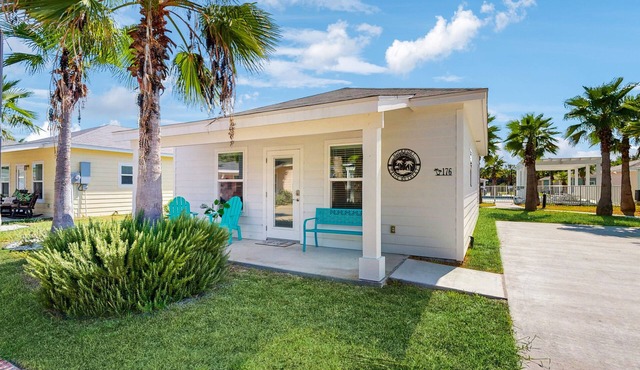 Beautiful dog-friendly home with shared pool & stocked pond