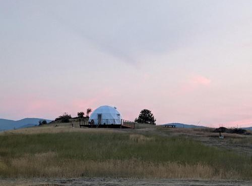 Beautiful Dome for a Romantic Glamping Escape with Breathtaking Views in Montana