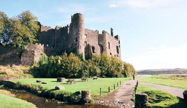 Beautiful double fronted Welsh cottage with hot tub