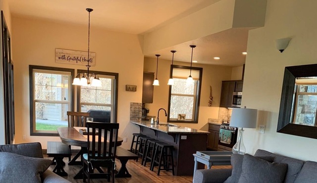 Beautiful Dover Bay Condo, Pend Orielle Lake/Schweitzer