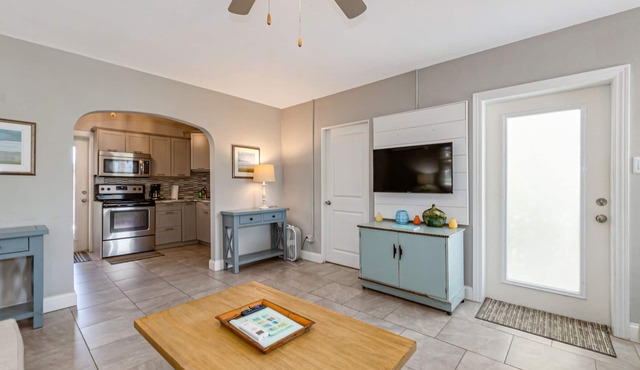 Beautiful downtown Melbourne Beach renovated apartment one block from the beach!