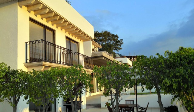 Beautiful Downtown Villa with Excellent Location!