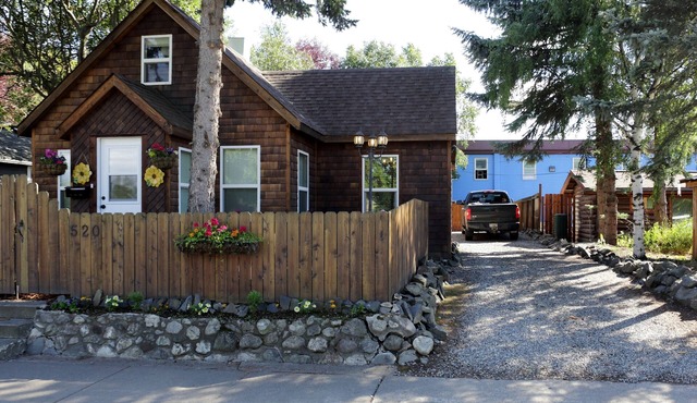 Beautiful Downtown Cottage