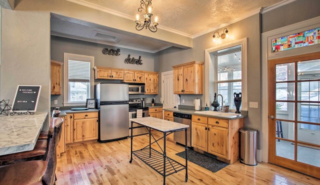 Beautiful Downtown House < 3 Miles to Hiking & USU