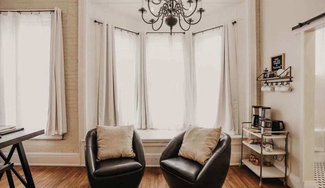 Beautiful Downtown Loft - East Suite