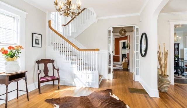 Beautiful Downtown Montclair Victorian 12 miles/35 minutes from Manhattan.