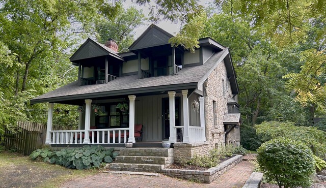 Beautiful Downtown Riverview Private 3-Bed Vacation Home