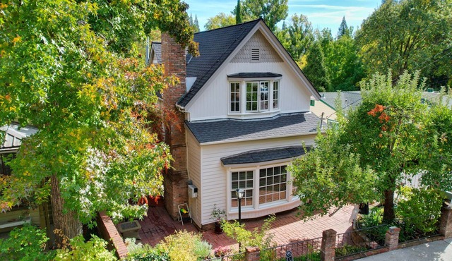 Beautiful Downtown Home