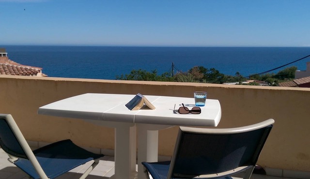 Beautiful duplex design air-conditioned single storey facing the sea