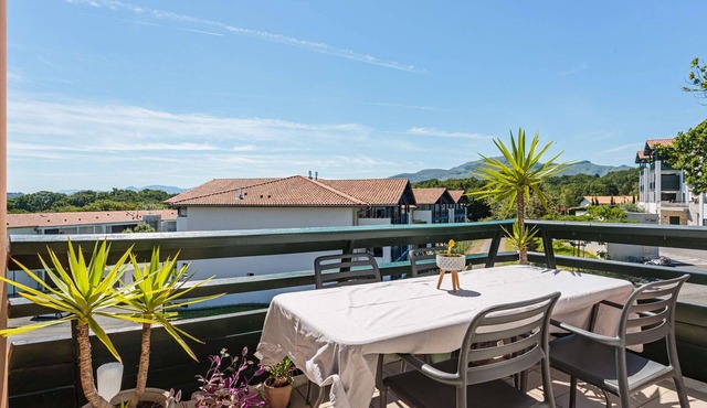 Beautiful duplex in Ciboure with terrace near Nivelle golf