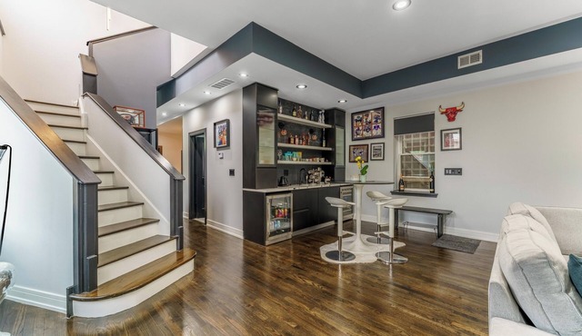 Beautiful duplex in the heart of bucktown.