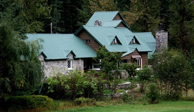 BEAUTIFUL ELK MOUNTAIN RANCH ADJOINS OVER 2 MILLION ACRES OF NATIONAL FOREST!