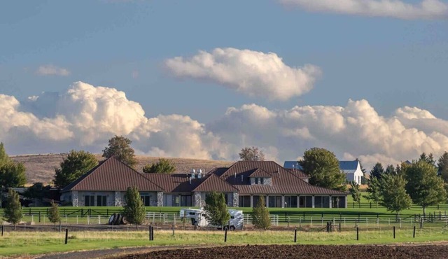 Beautiful Ellensburg Ranch Estate with Indoor Pool