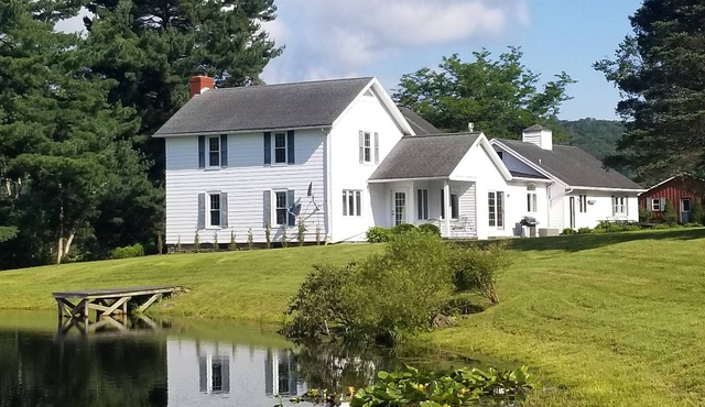 Beautiful Ellicottville Scenic Farmhouse minutes from Town!