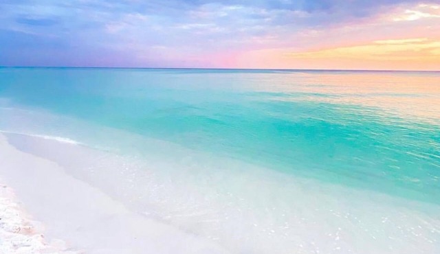 Beautiful Emerald Beach Condo
