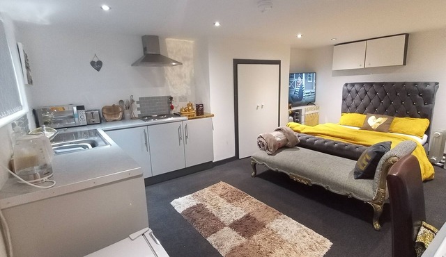 Beautiful En-suite Studio in Leeds -lower Floor