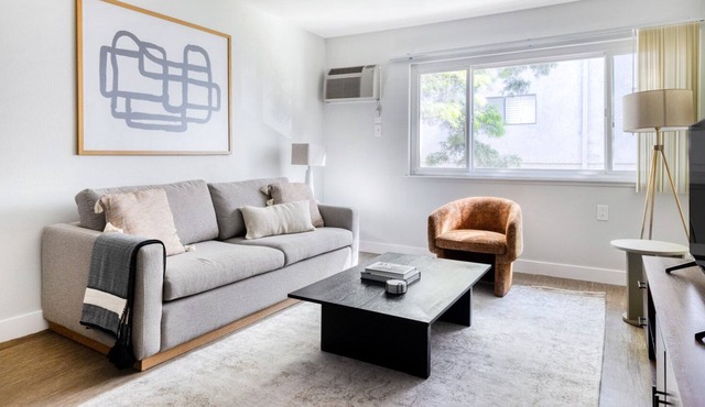 Beautiful Encino 1BR near WF & TJ, 5 mins to Galleria, by Blueground