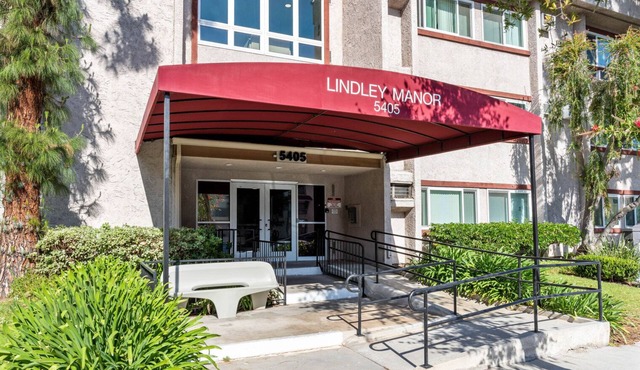 Beautiful Encino 1BR nr Ventura Blvd Shops & Restaurants, by Blueground