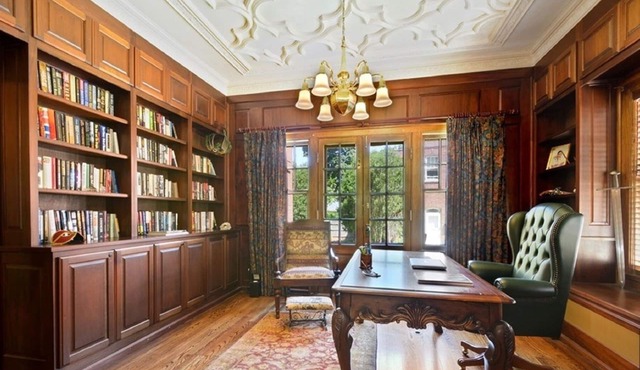 Beautiful English Mansion, 1/4 mile from Lake and close to Arts & Entertainment
