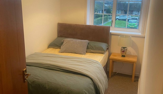 Beautiful entire Family home, sleeps 6/7 guests, child friendly location