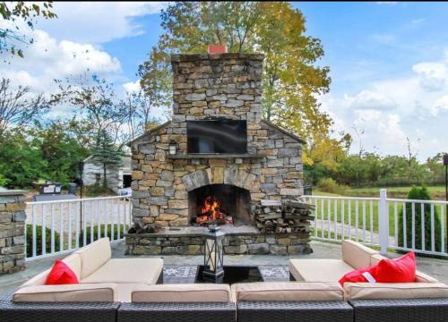 Beautiful Equestrian Estate home w/Hot Tub!